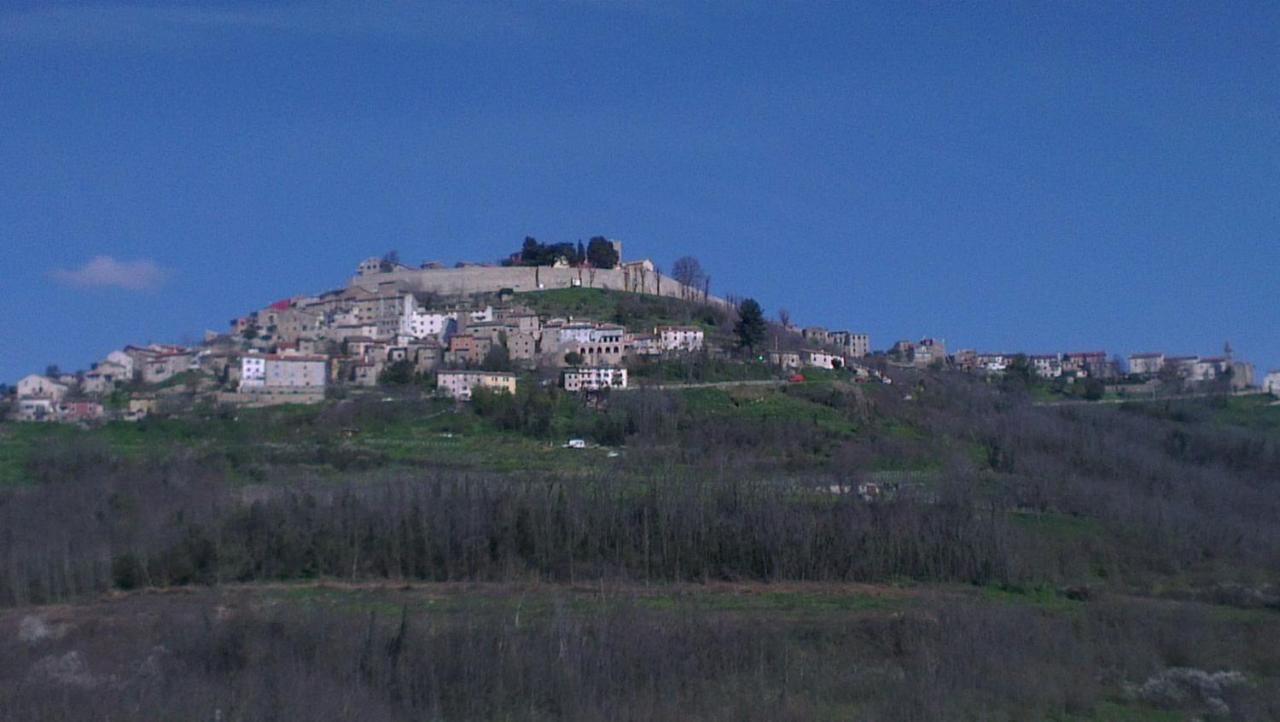 Ruine-Motovun Dh Villa Bagian luar foto